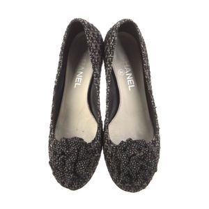 Chanel flower pump shoes